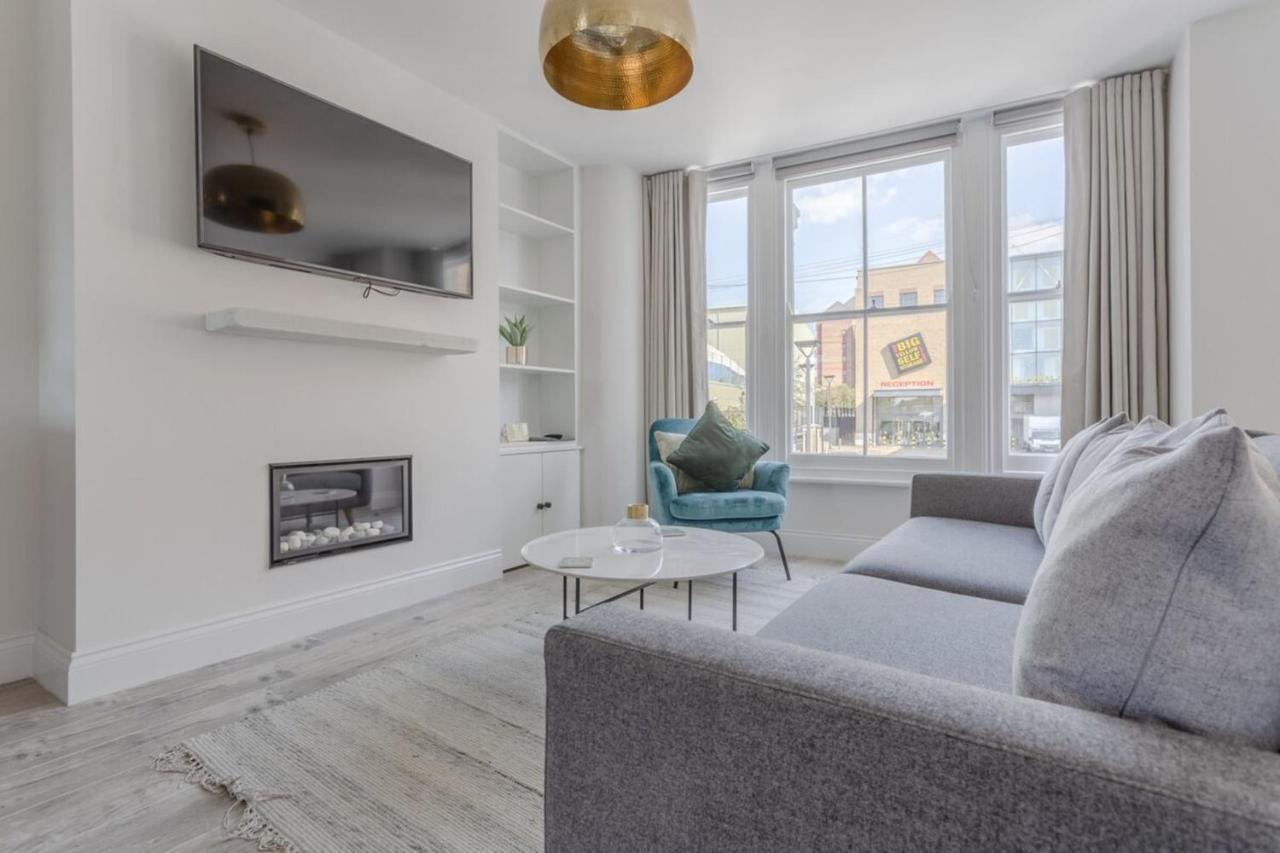 Stunning 3 Bedroom 2 Bath In Fantastic Location Appartamento Londra