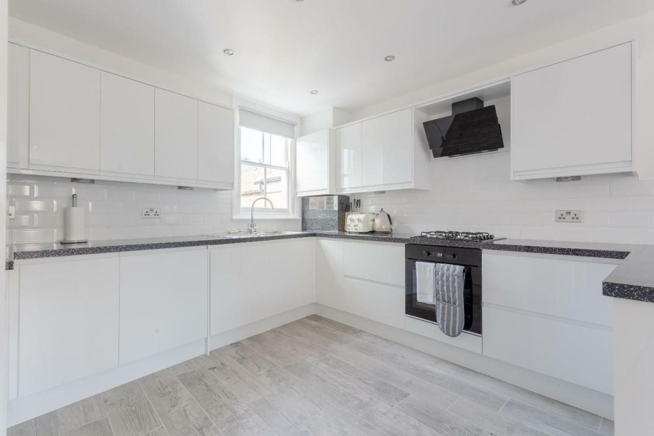 Stunning 3 Bedroom 2 Bath In Fantastic Location
