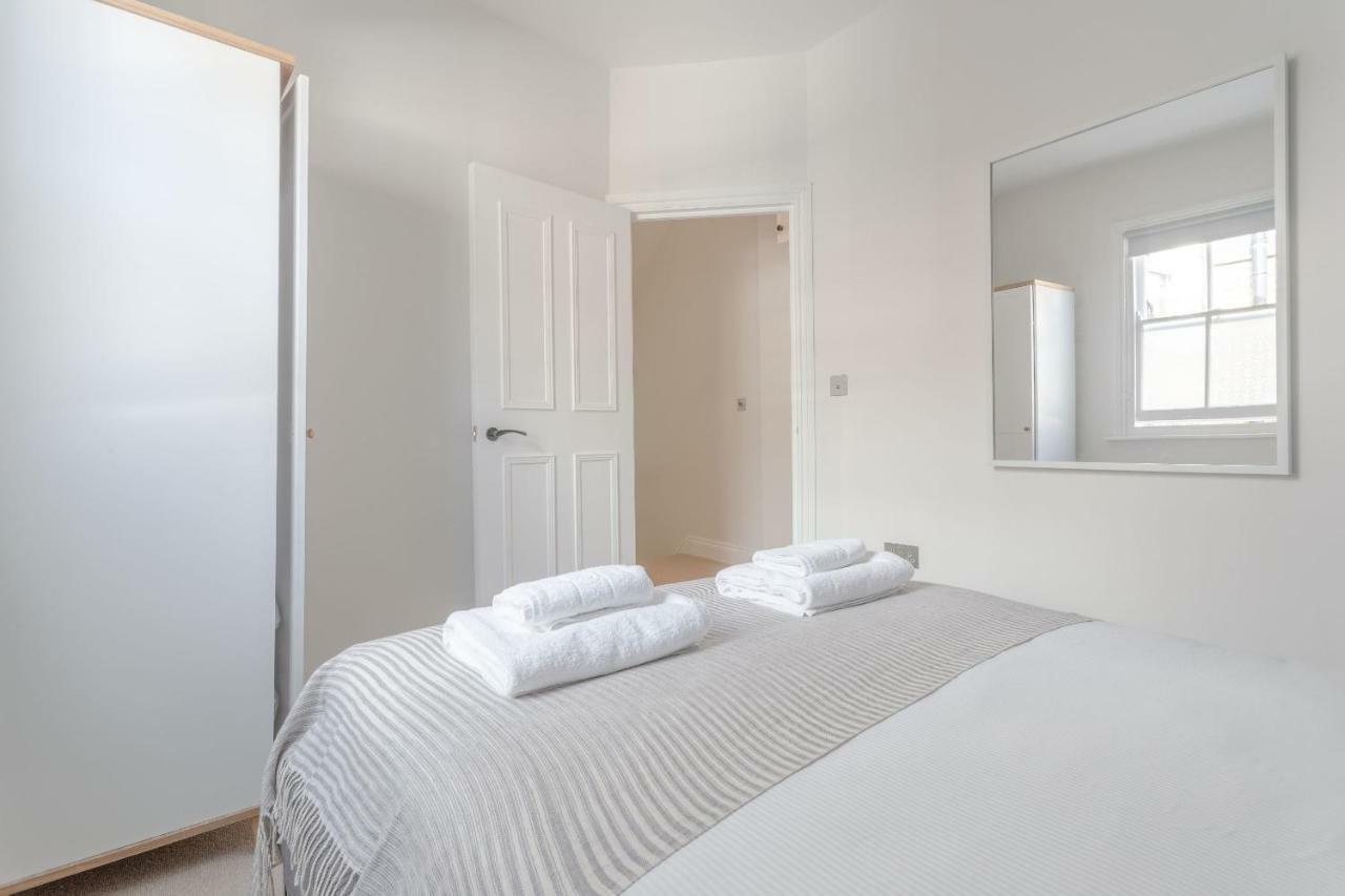 Stunning 3 Bedroom 2 Bath In Fantastic Location * Londra